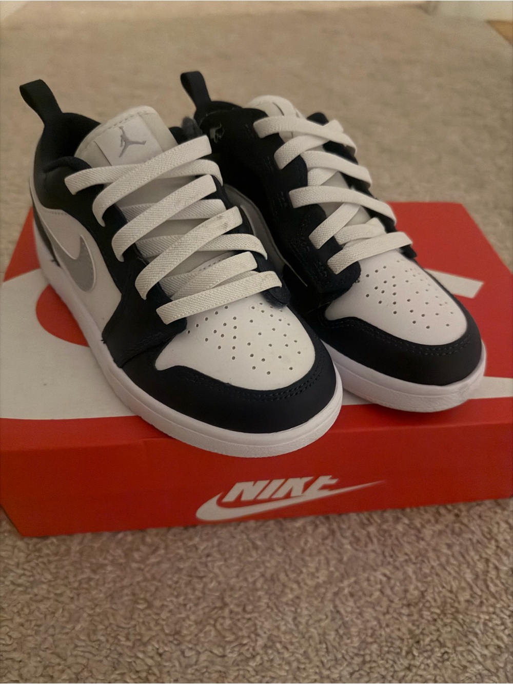 Nike Kids Low-Top Sneakers in White, Blue and Gray